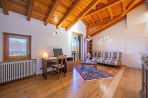 Living area - Il Lago Blu Loft With Pool (Castelveccana)