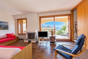 Family Townhome, Multiple Bedrooms, 2 Bathrooms, Mountainside (Sunset in Ranco) | Living area - Sunset in Ranco (Ranco)