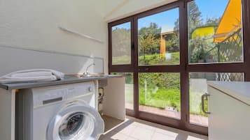 Maison mitoyenne Familiale, plusieurs chambres, 2 salles de bains, cÎté montagne (Sunset in Ranco) | Intérieur