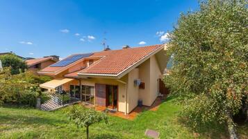 Maison mitoyenne Familiale, plusieurs chambres, 2 salles de bains, cÎté montagne (Sunset in Ranco) | Extérieur