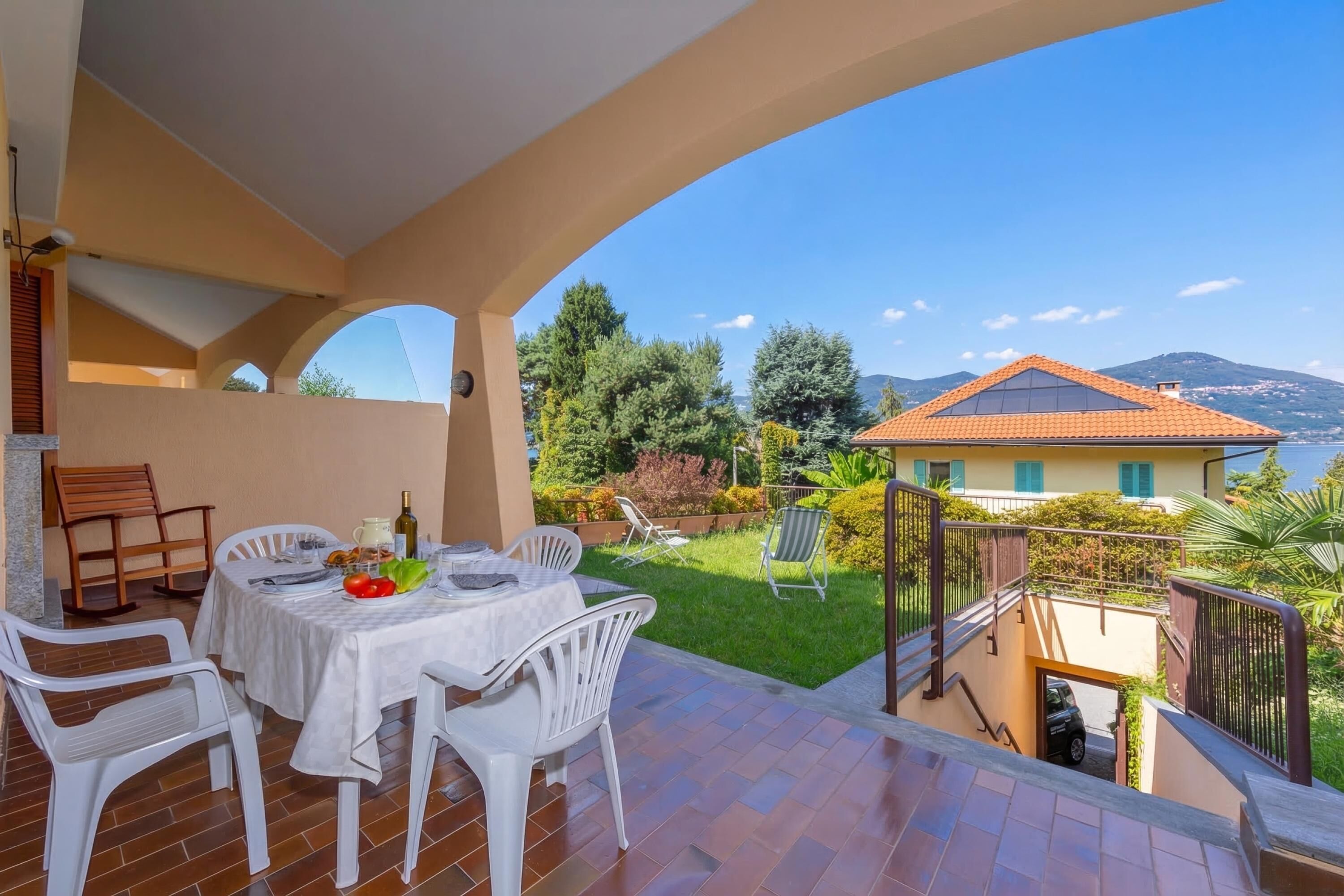 Family Townhome, Multiple Bedrooms, 2 Bathrooms, Mountainside (Sunset in Ranco) | Outdoor dining