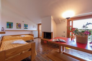 Familien-Stadtwohnung, Mehrere Schlafzimmer, 2 Bäder, Bergseite (Sunset in Ranco)