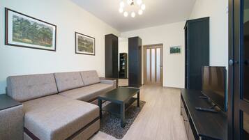 Comfort Apartment | Living room | Flat-screen TV