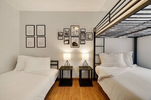 6 makuuhuonetta, työpöytä, silitysrauta/-lauta, ilmainen Wi-Fi