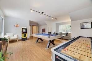 Game room - Modern 6BR: Hot Tub, Sauna, Gameroom, Mins to Lake (Pocono Summit)