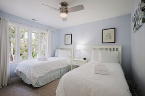 6 bedrooms, desk, iron/ironing board, free WiFi