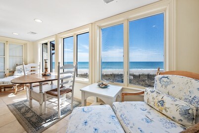 Sea Breeze - Great oceanfront views and close to the Beach Club