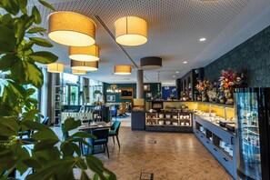 Free daily buffet breakfast - Karls Hotel (Sigmaringen)