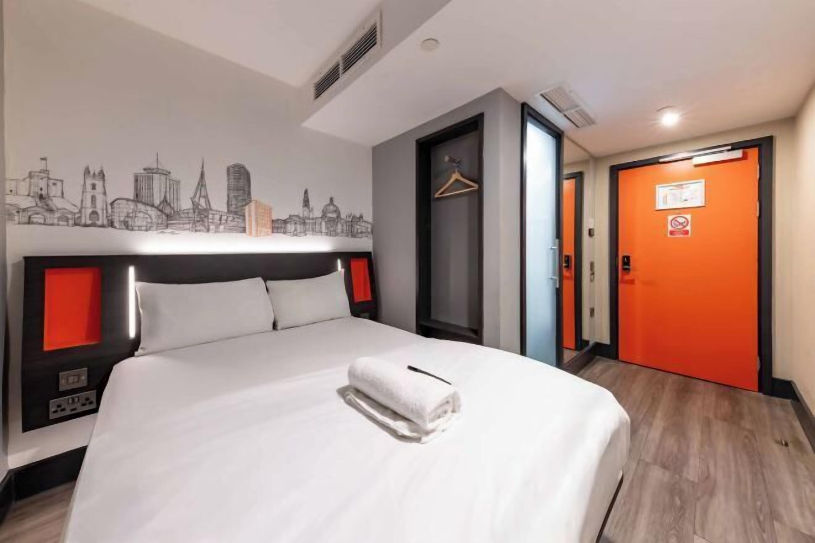 Laptop workspace, soundproofing, iron/ironing board, free WiFi