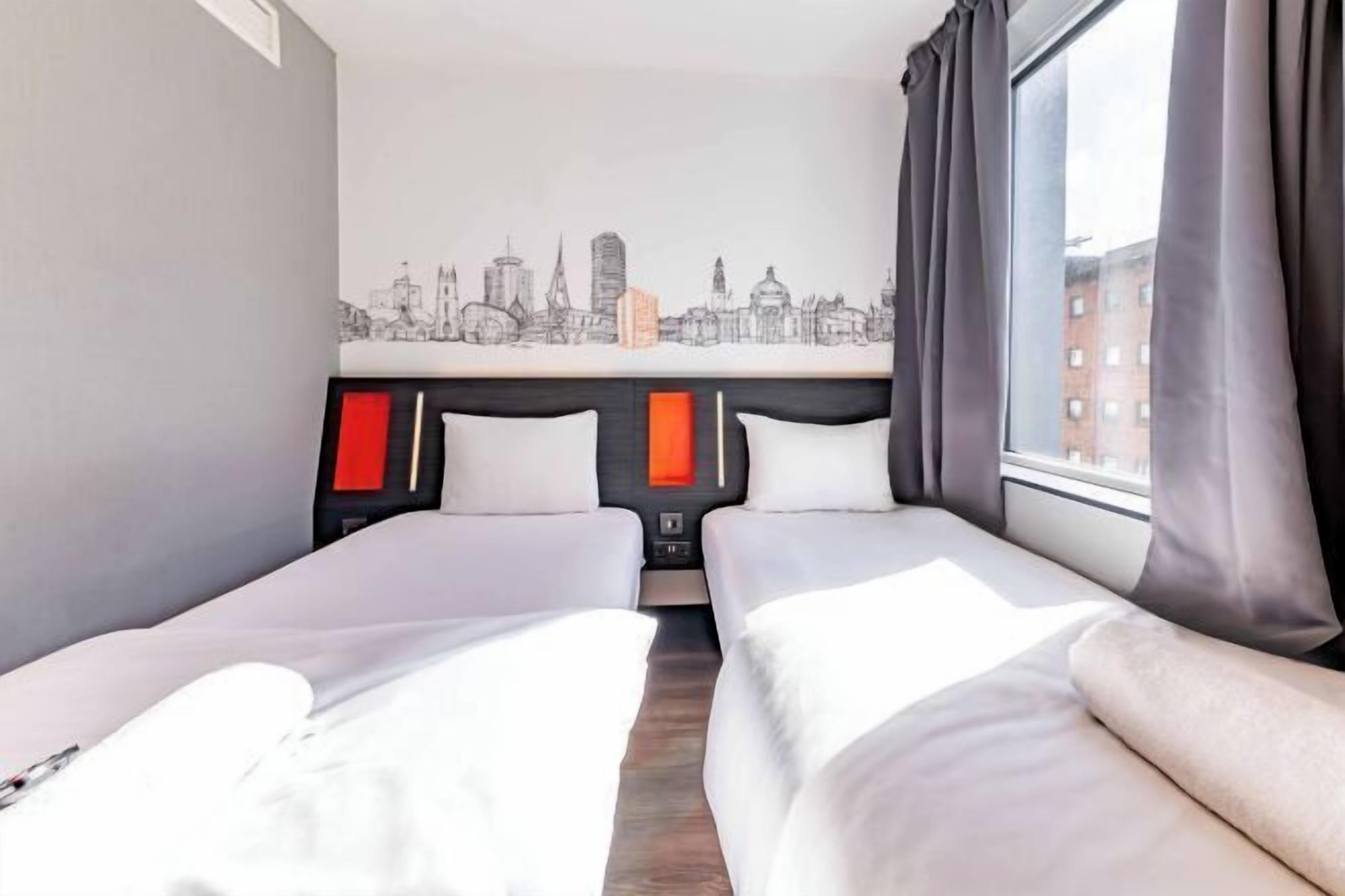 Laptop workspace, soundproofing, iron/ironing board, free WiFi