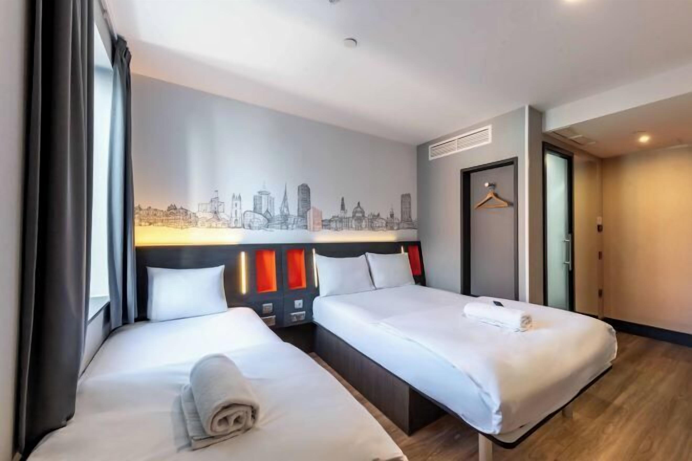 Laptop workspace, soundproofing, iron/ironing board, free WiFi