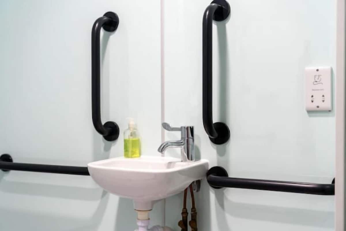 Bathroom | Shower, free toiletries, towels, soap