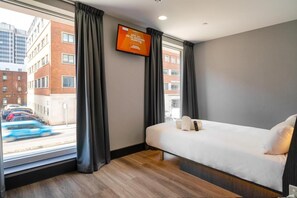 Laptop workspace, soundproofing, iron/ironing board, free WiFi