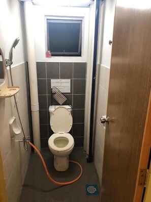 Shower, rainfall showerhead, bidet - My Homie Capsule Hotel (Kuala Lumpur)