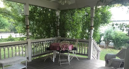Garden Room 2 pp King Bed in the Carriage House very private