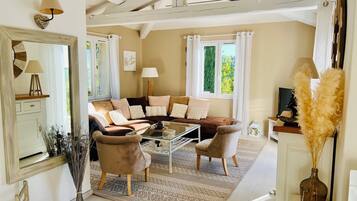 TV, DVD player, table tennis, books