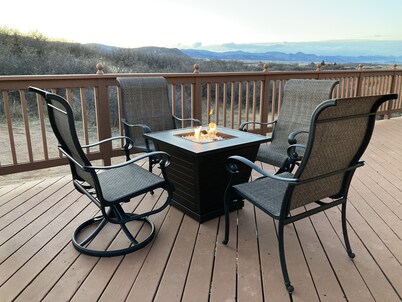 Cozy Cabin with a Mountain View