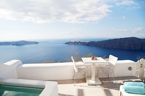 Property grounds - White (Santorini)