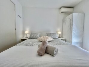 1 chambre, fer et planche à repasser, Wi-Fi gratuit, draps fournis