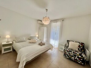 1 chambre, fer et planche à repasser, Wi-Fi gratuit, draps fournis