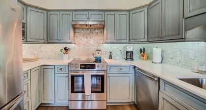 Cozy Oceanview Villa just steps from beach and pool