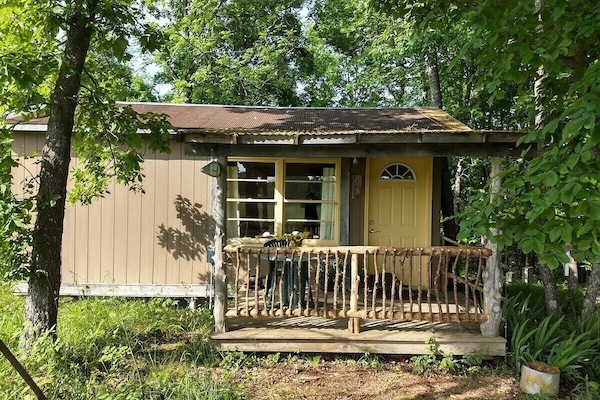 EXTERIOR:  The front of the cabin in the summer.  Note the authentic "Hillbilly-chic" fun design.  ;-)