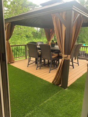 Outdoor dining - RUSTIC yet ELEGANT!  TALL TIMBERS LODGE in the Thousand Islands  (Cape Vincent)