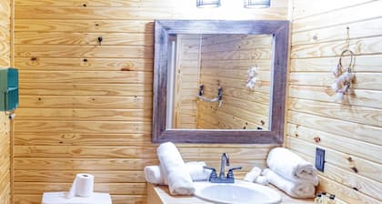 1bd rm, 1 bth, hotel style cabin w/ Mini fridge, micro, & tv, at Kick Back Ranch