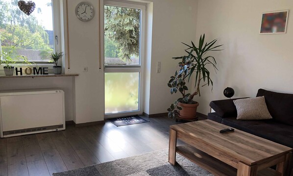 Apartment | Living area | 20-inch TV with satellite channels - Burgauer Fewo (Burgau)