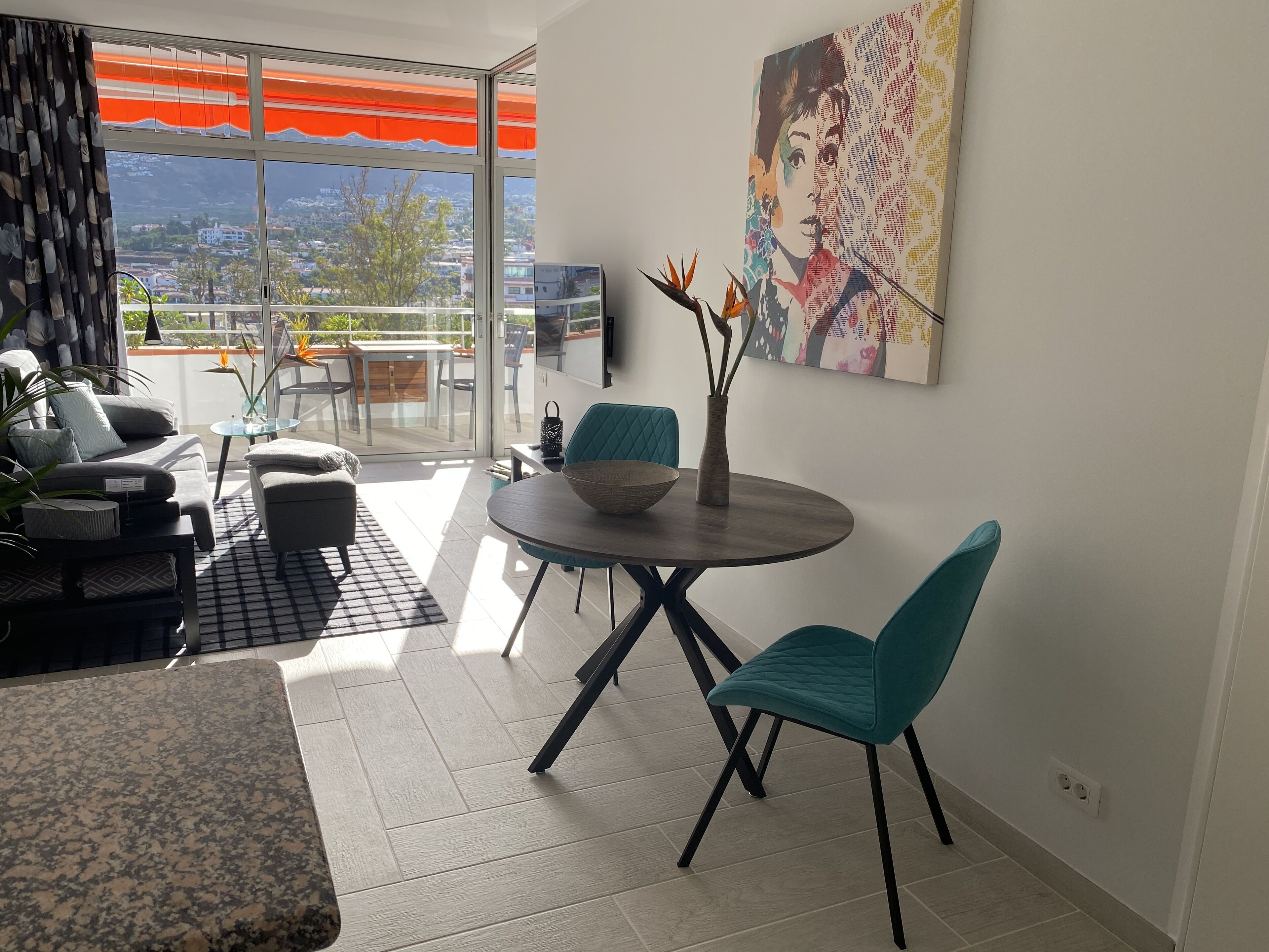 Smart TV, ping pong, books