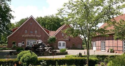 Apartment in historic Spieker on cycling / hiking routes, golf course, forest location close to A 30,