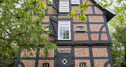 Apartment in historic Spieker on cycling / hiking routes, golf course, forest location close to A 30,