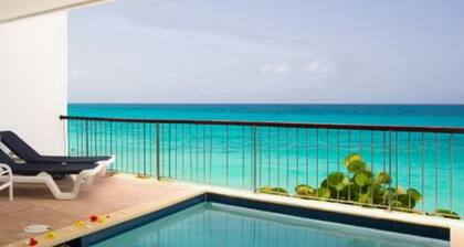 In Cupecoy, feet in the water !