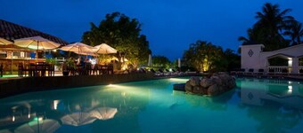 In Cupecoy, feet in the water !