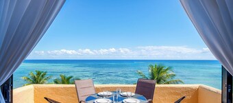 Penthouse perfection! Spectacular view of the ocean, perfect for a couple!