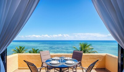 Penthouse perfection! Spectacular view of the ocean, perfect for a couple!