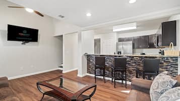 House, 1 Queen Bed with Sofa bed (5218 Beach Dr A) | Living room | TV