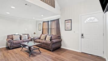 House, 1 Queen Bed with Sofa bed (5218 Beach Dr A) | Private kitchen | Fridge, cookware/dishes/utensils