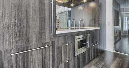 Lovely Two Bedroom, Two Bathroom Condo in Heart of Yorkville