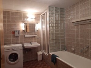 Unclassified image, 3 of 13, button - Single room 1 - Haus Waldeck (Furtwangen im Schwarzwald)