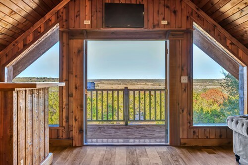 Cedar Edge Retreat luxury peaceful country house in Fredericksburg 