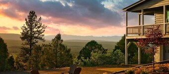 Amazing Views, Large Home, Perfect Family Getaway!