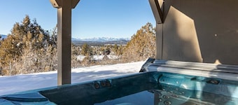 Amazing Views, Large Home, Perfect Family Getaway!