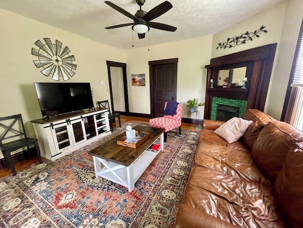 Smart TV, video games, DVD player, video library