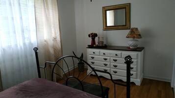 1 多间卧室、熨斗/熨衣板、WiFi、床单