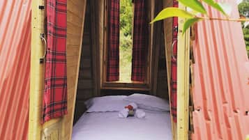 2 bedrooms, bed sheets