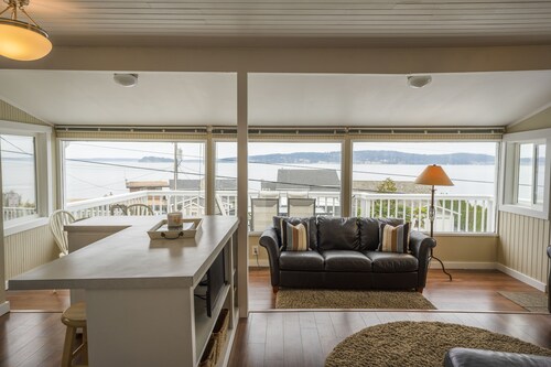 Gorgeous Puget Sound Views w/Huge Deck & Sunsets
