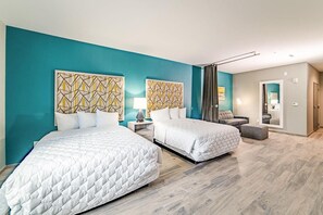 Työpöytä, internet, vuodevaatteet