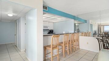 Condo, 2 Queen Beds (Moondrifter 606) | Private kitchen | Fridge, cookware/dishes/utensils