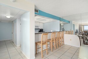 Condo, 2 Queen Beds (Moondrifter 606) | Private kitchen